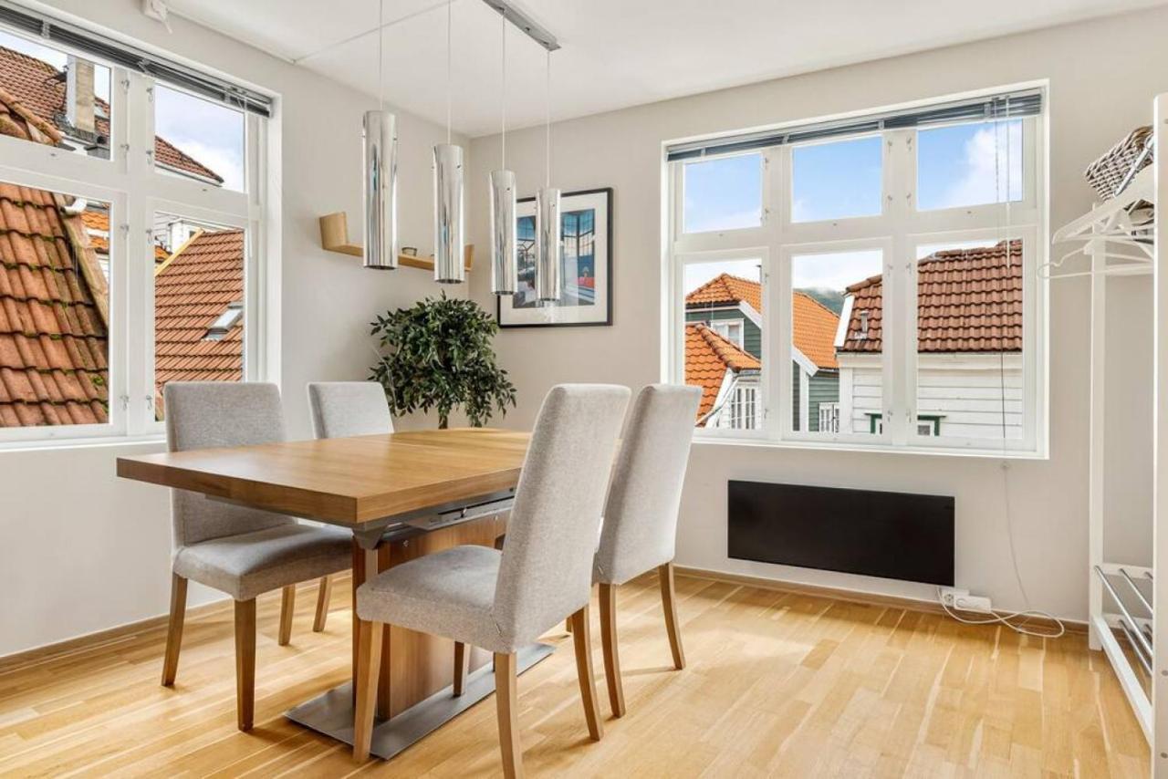 Dinbnb Apartments I Historical Two-Floor Apartment With Rooftop Panorama I 1645 Heritage 베르겐 외부 사진