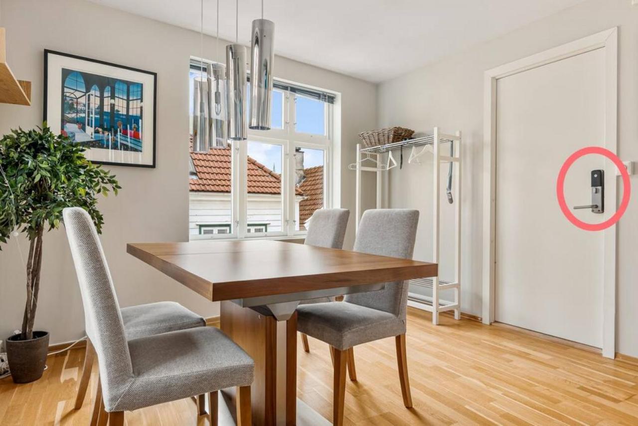Dinbnb Apartments I Historical Two-Floor Apartment With Rooftop Panorama I 1645 Heritage 베르겐 외부 사진