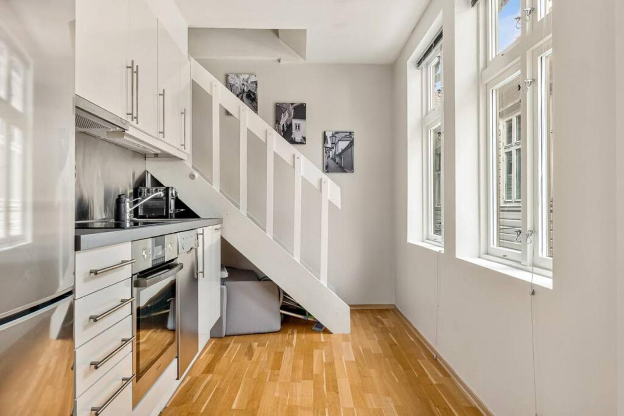 Dinbnb Apartments I Historical Two-Floor Apartment With Rooftop Panorama I 1645 Heritage 베르겐 외부 사진